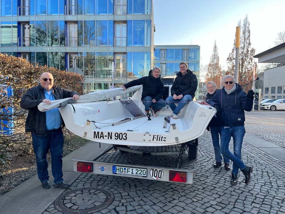 Torsten, Jochen, Oliver, Harald und Karsten mit der neuen Seascape 18.